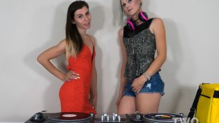 TwoTGirls: Fan of DJ Gets Multiple Facials – Sarina Havok & Korra Del Rio